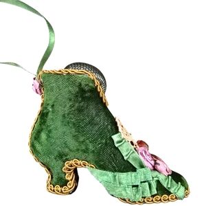 Wayne Kleski Elegant vintage Christmas Ornament